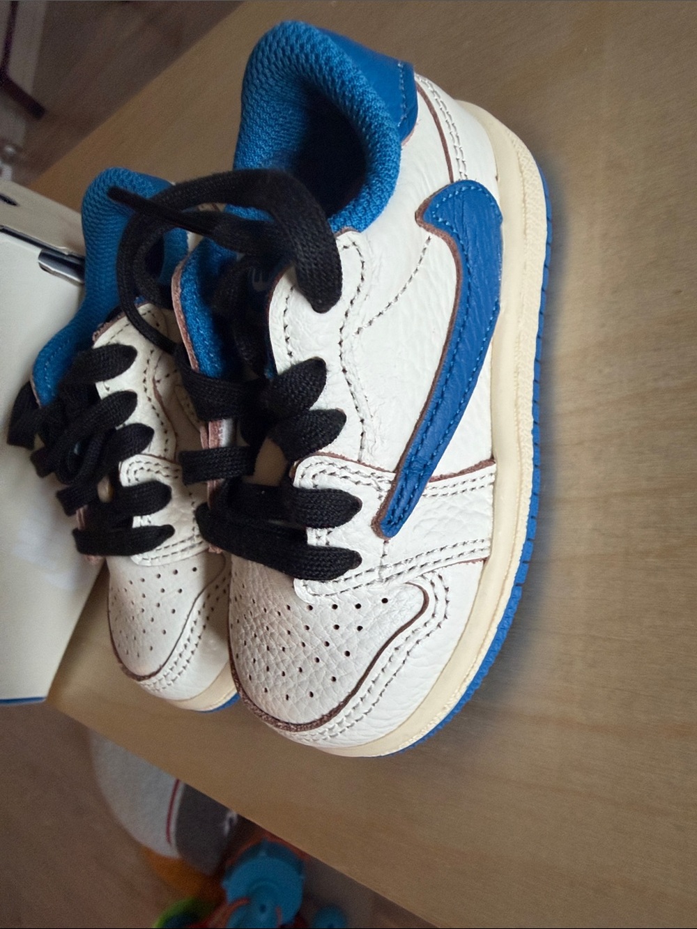 Jordan 1 retro low Travis Scott white and blue - Picture 5 of 9